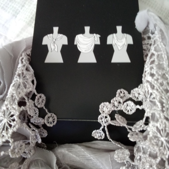 Triangle scarf - Picture 4 of 5